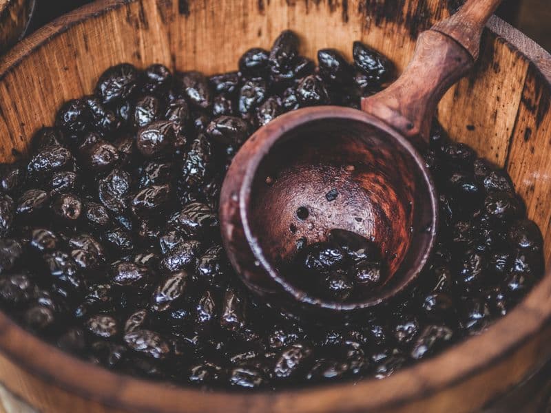 Black olives, canned