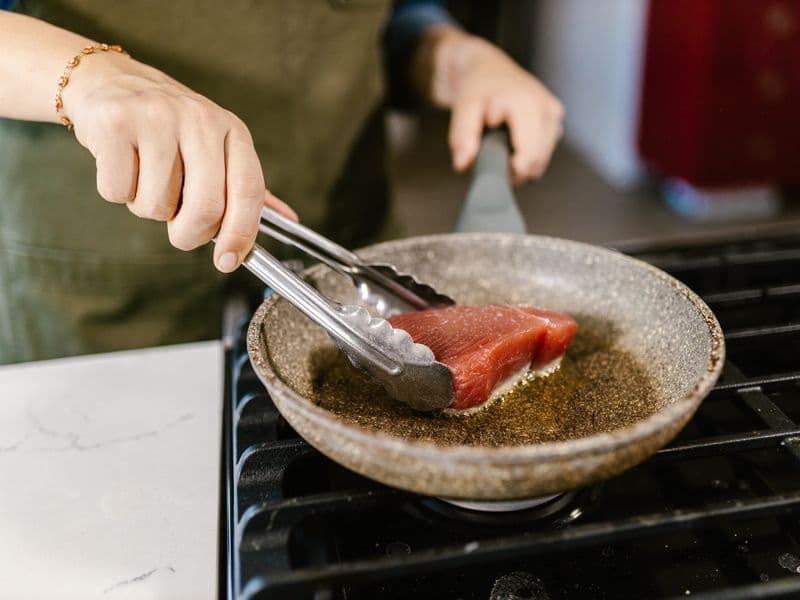 Canned tuna in oil