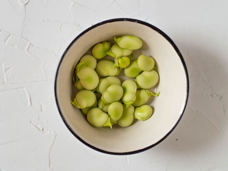 Fava beans, fresh, raw