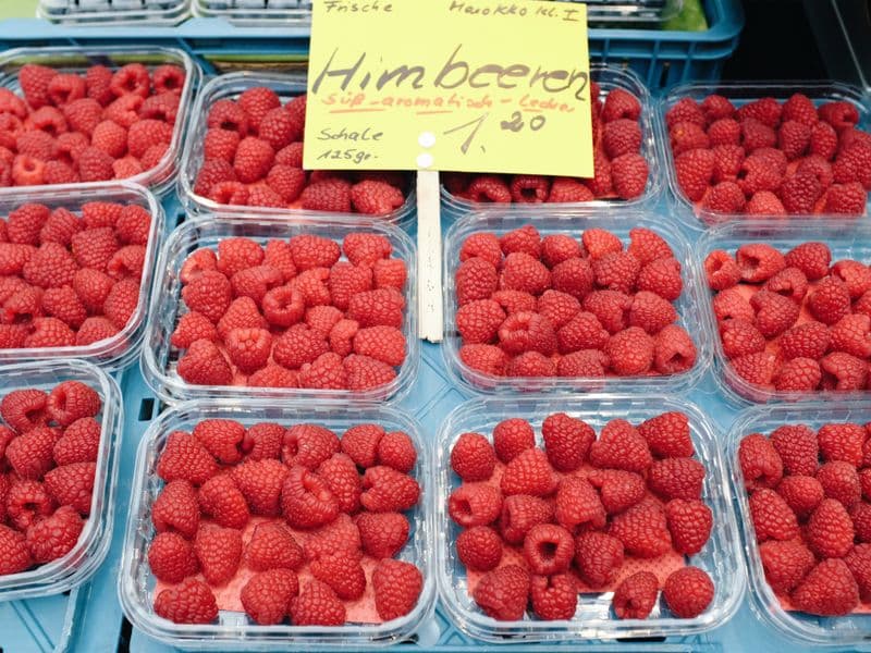 Raspberries, raw