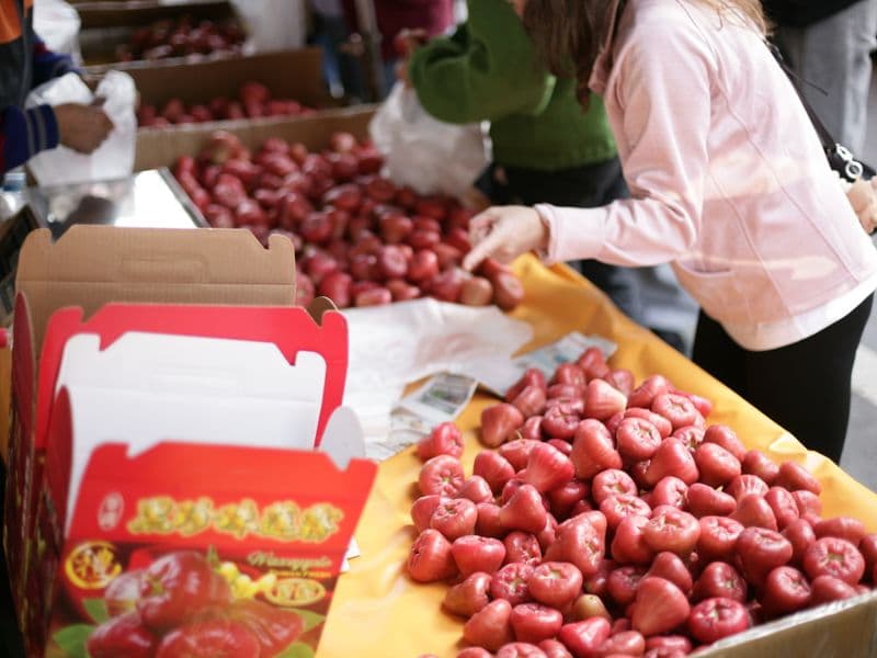 Rose apples, raw