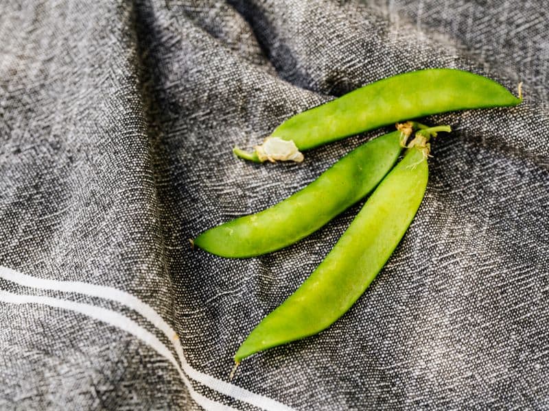 Snow peas, cooked