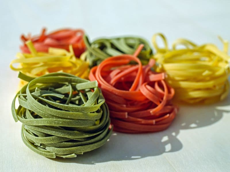 Spinach egg noodles, cooked